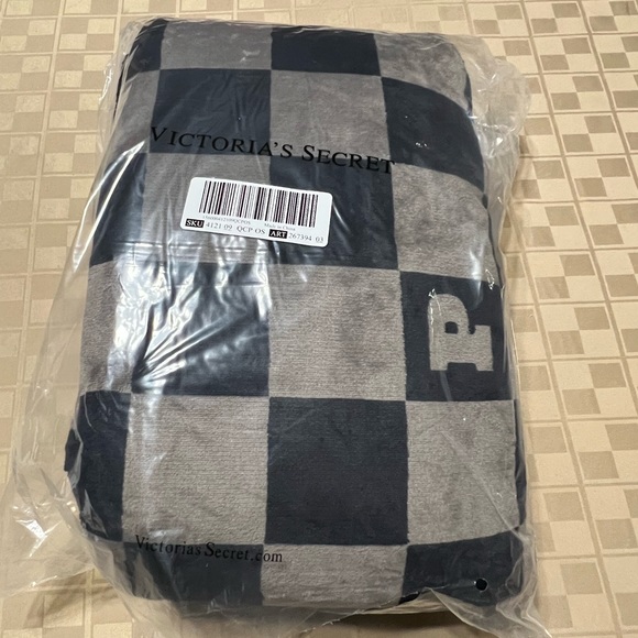 PINK Victoria's Secret Other - Pink By VICTORIA'S SECRET Sherpa Blanket  Throw Checkered Black Friday 2023 NEW